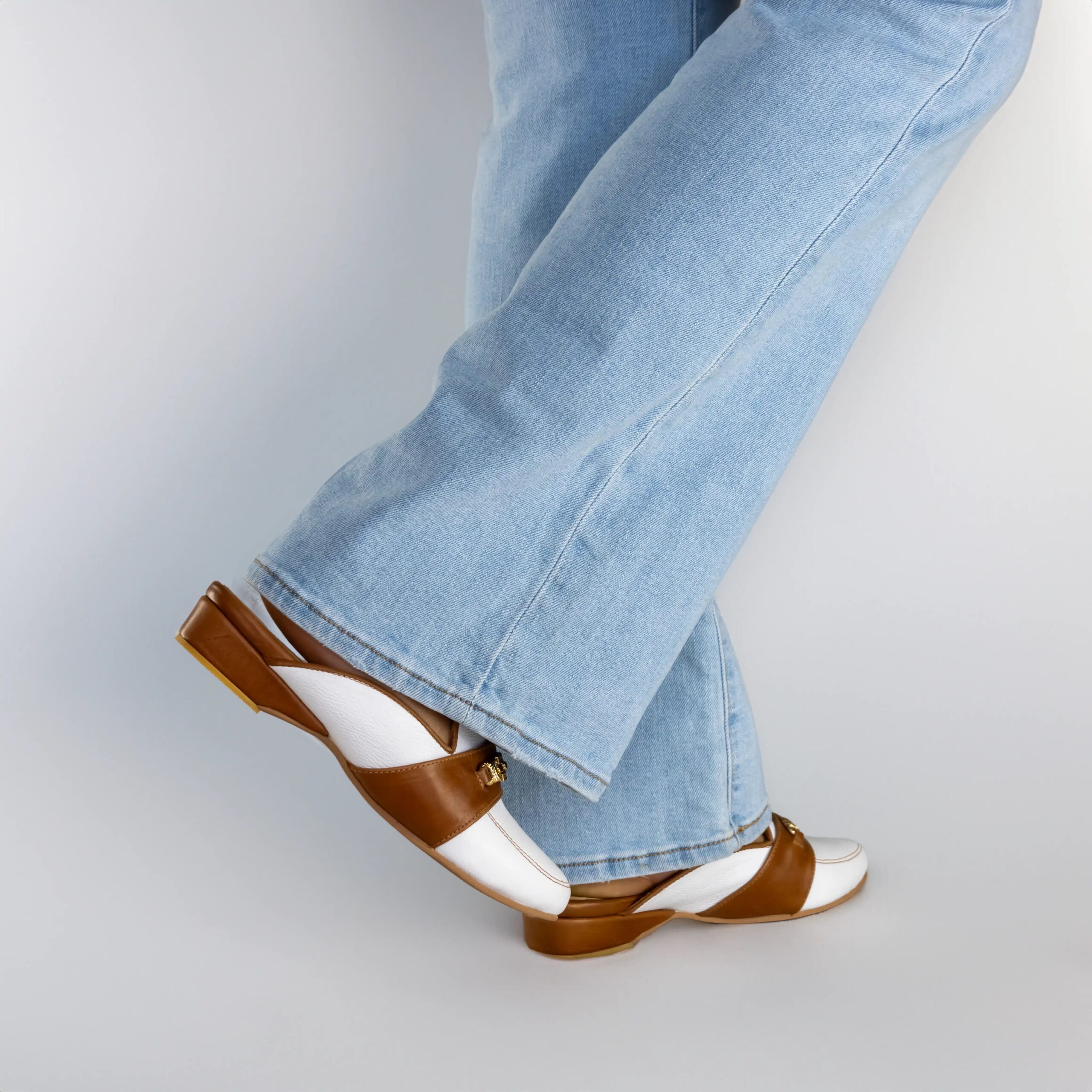 Flat Traba Blanco/Camel - Imagen 2
